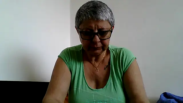 Snapshot of roseblak42 chatting on 18, 5, 2026 roseblak42 online show from 18, 5, 2026