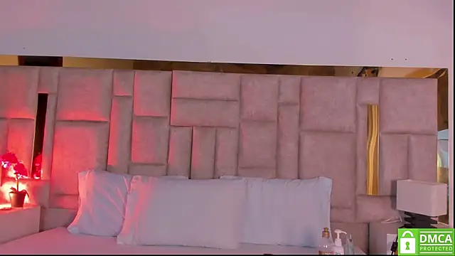 Miss Abigail  online show from 21, 11, 2025