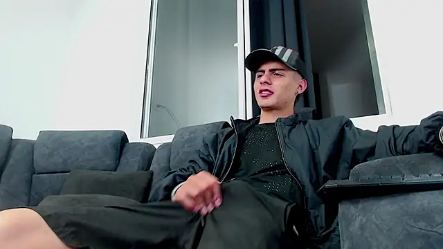 Stiven CL online show from 5, 10, 2025