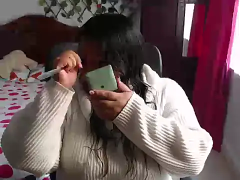 Snapshot of EmilyLove1014 chatting on 28, 12, 2024 EmilyLove1014 online show from 28, 12, 2024