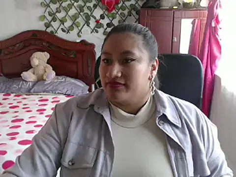 Snapshot of EmilyLove1014 chatting on 2, 1, 2025 EmilyLove1014 online show from 2, 1, 2025