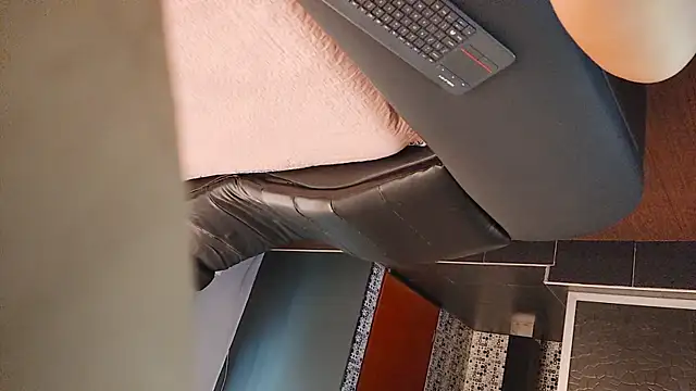 Alaia sam online show from 7, 11, 2025