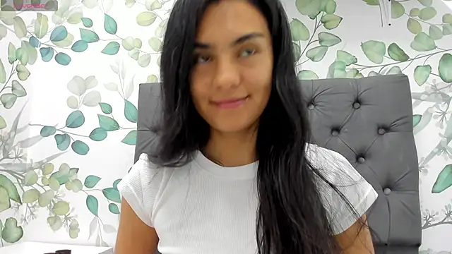 atilanadiaz7 online show from 11, 12, 2024