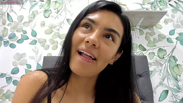 atilanadiaz7 online show from 13, 12, 2024