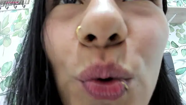 atilanadiaz7 online show from 6, 10, 2025