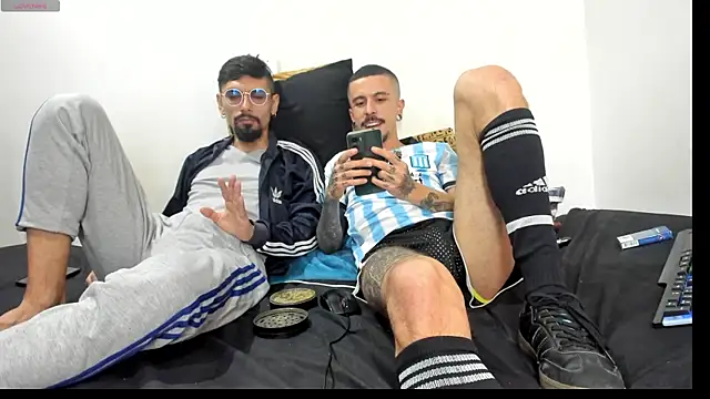 Aaron BigDickxxx online show from 28, 4, 2026