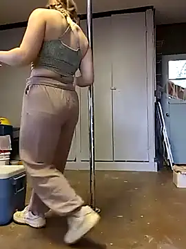 Snapshot of curvycakecutie chatting on 9, 3, 2026 curvycakecutie online show from 9, 3, 2026