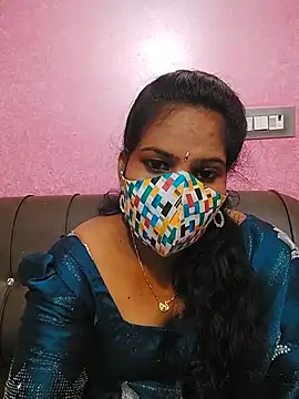 Snapshot of melina214 chatting on 25, 5, 2026 melina214 online show from 25, 5, 2026
