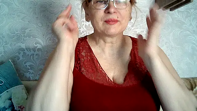 Snapshot of Aline_LoveFlowers chatting on 10, 12, 2024 Aline LoveFlowers online show from 10, 12, 2024