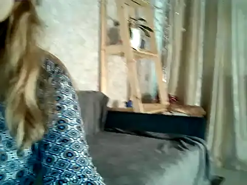 Snapshot of Aline_LoveFlowers chatting on 16, 1, 2025 Aline LoveFlowers online show from 16, 1, 2025