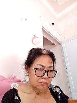 Hotestlove online show from 6, 5, 2026