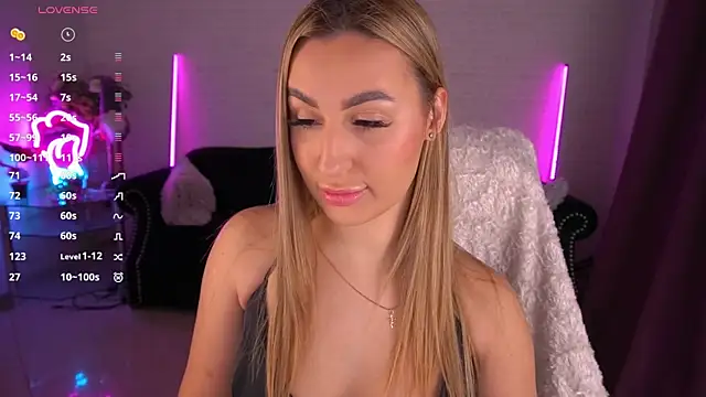 Snapshot of LiaBrazzerr chatting on 5, 2, 2025 LiaBrazzerr online show from 5, 2, 2025