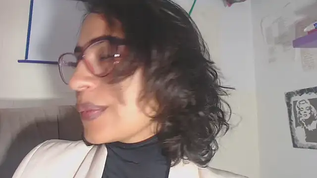 Snapshot of fantasty_nylon chatting on 4, 11, 2025 fantasty nylon online show from 4, 11, 2025