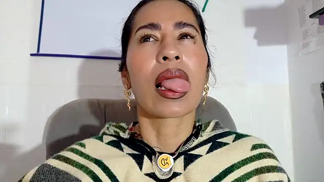 Snapshot of fantasty_nylon chatting on 13, 11, 2025 fantasty nylon online show from 13, 11, 2025