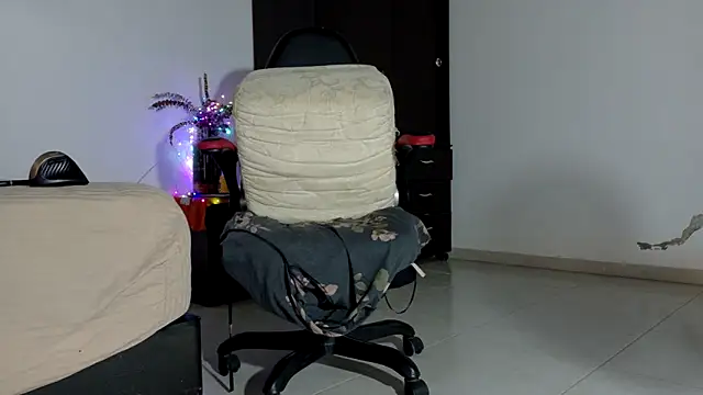 Snapshot of fantasty_nylon chatting on 7, 3, 2026 fantasty nylon online show from 7, 3, 2026