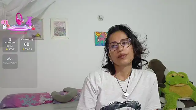 Snapshot of fantasty_nylon chatting on 18, 6, 2026 fantasty nylon online show from 18, 6, 2026