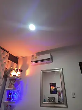 ZarahEvans online show from 13, 2, 2025