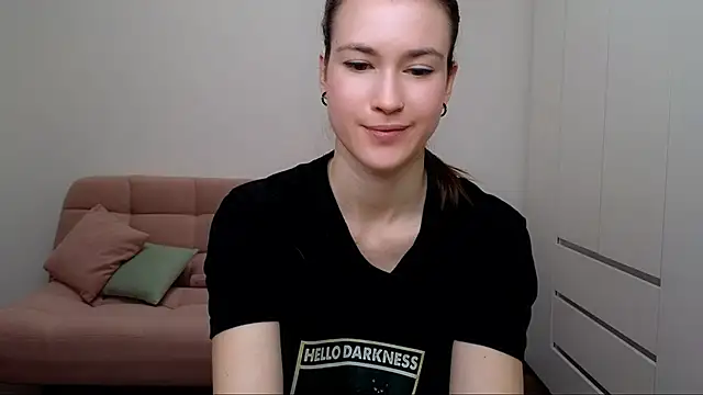 AliciaNewell online show from 26, 2, 2025