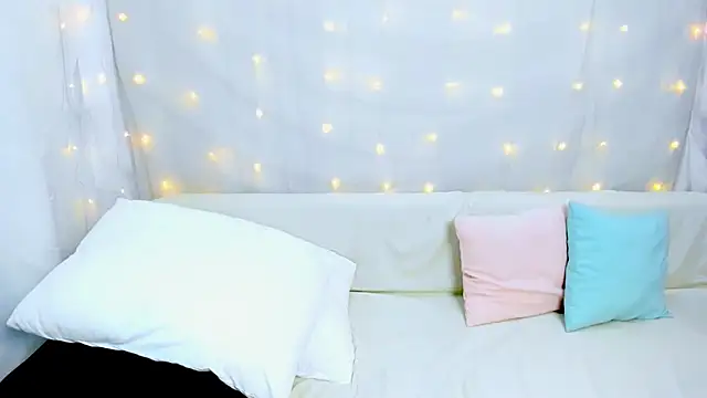 Snapshot of Lily_Daviss chatting on 14, 12, 2025 Lily Daviss online show from 14, 12, 2025