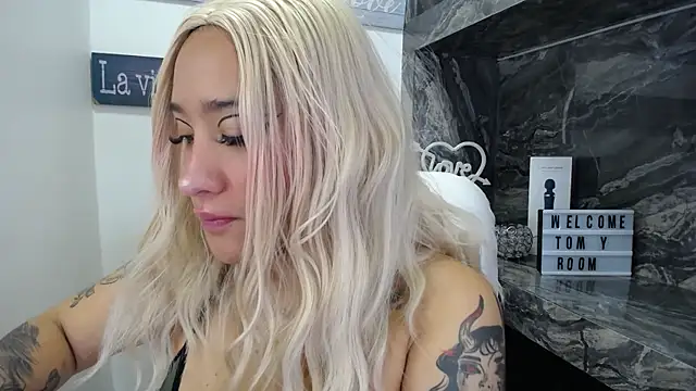 miss danika online show from 6, 10, 2025