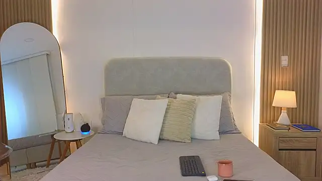 KristennBlue online show from 24, 4, 2026