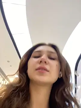 QuitieLia online show from 12, 3, 2026