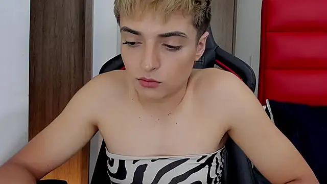 LyonGallego  online show from 6, 2, 2025