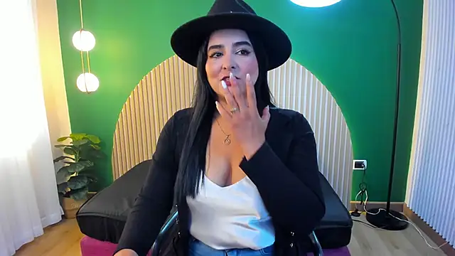 taylor bennet online show from 28, 11, 2025