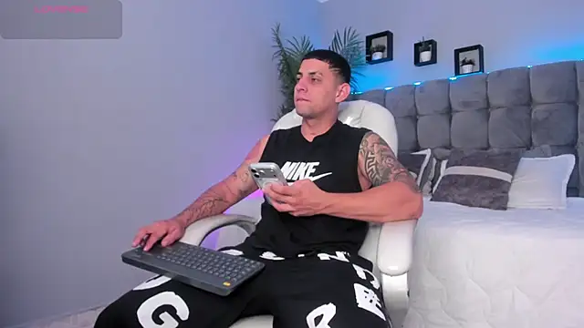 Snapshot of Alex_cute77 chatting on 20, 7, 2026 Alex cute77 online show from 20, 7, 2026