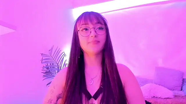 Gloomydoll online show from 4, 10, 2025