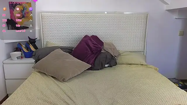 Eva Rogers  online show from 18, 9, 2025