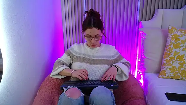 Snapshot of Katy_Van chatting on 3, 6, 2026 Katy Van online show from 3, 6, 2026