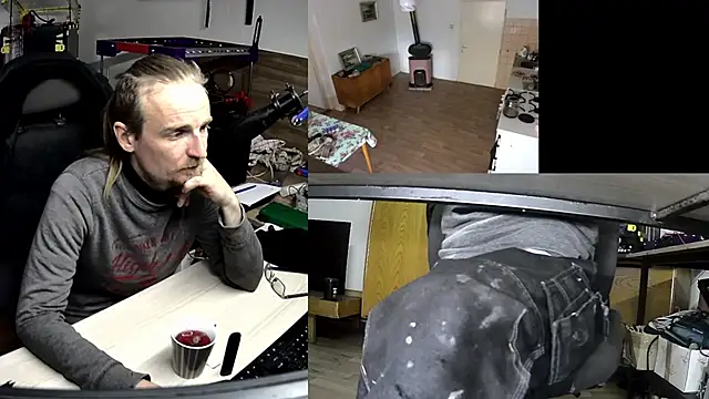 Snapshot of Happy_Michal chatting on 18, 10, 2025 Happy Michal online show from 18, 10, 2025