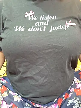 Snapshot of CUTE_SOPHIA- chatting on 4, 10, 2025 CUTE SOPHIA- online show from 4, 10, 2025