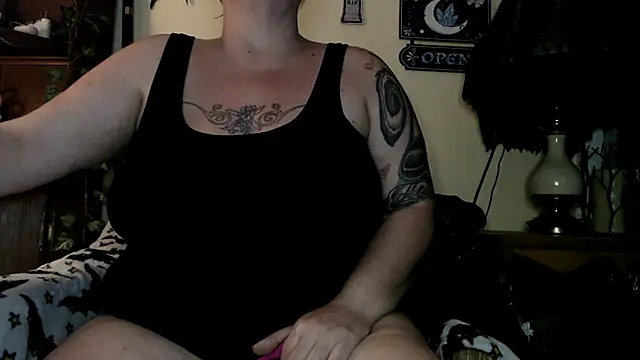 Snapshot of LeluLuvsYou chatting on 12, 3, 2025 LeluLuvsYou online show from 12, 3, 2025