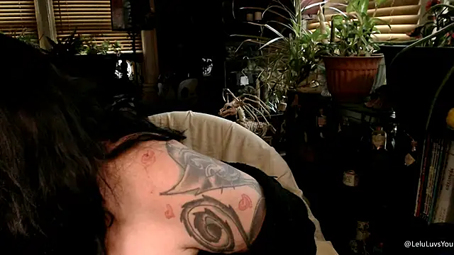 Snapshot of LeluLuvsYou chatting on 11, 9, 2025 LeluLuvsYou online show from 11, 9, 2025