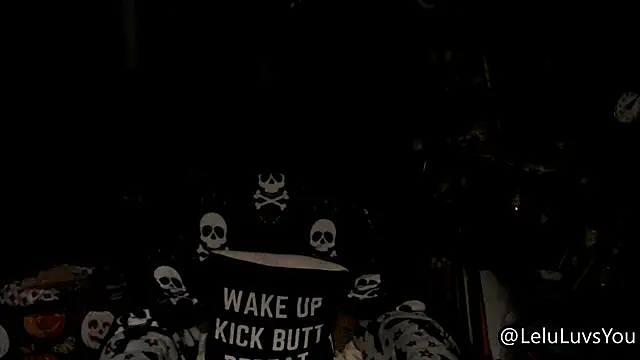 Snapshot of LeluLuvsYou chatting on 1, 11, 2025 LeluLuvsYou online show from 1, 11, 2025