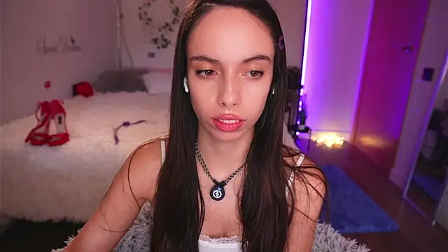 Snapshot of Dayna_Nebula chatting on 13, 10, 2025 Dayna Nebula online show from 13, 10, 2025