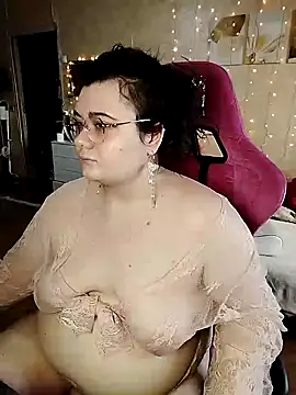 Snapshot of DenisHailey chatting on 1, 2, 2025 DenisHailey online show from 1, 2, 2025