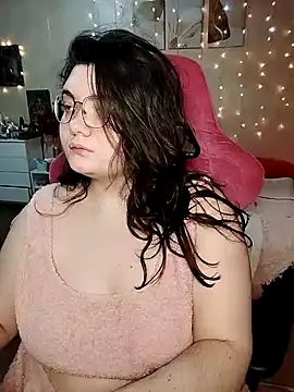 Snapshot of DenisHailey chatting on 5, 2, 2025 DenisHailey online show from 5, 2, 2025