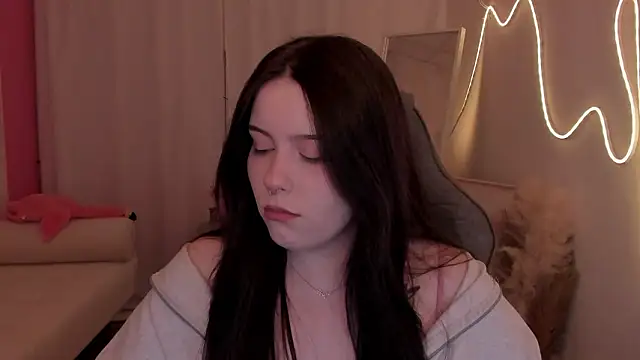 CoralineKeyns online show from 5, 2, 2026