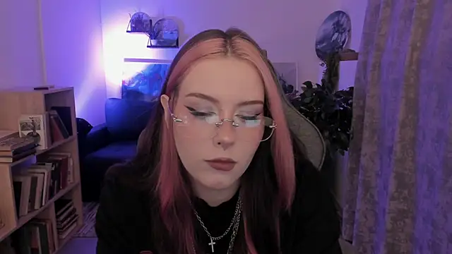 CoralineKeyns online show from 23, 7, 2026