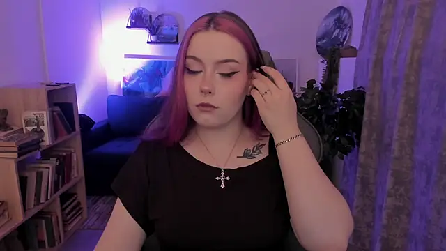 CoralineKeyns online show from 28, 7, 2026