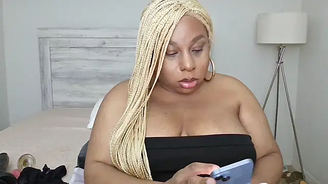 Snapshot of Carmen_Cream chatting on 13, 11, 2025 Carmen Cream online show from 13, 11, 2025