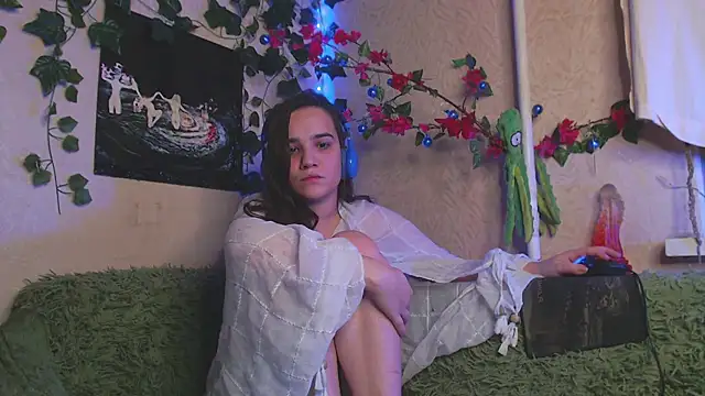 Snapshot of Tiny_Witch chatting on 10, 10, 2025 Tiny Witch online show from 10, 10, 2025