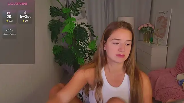 Snapshot of LovelyJessie chatting on 5, 8, 2026 LovelyJessie online show from 5, 8, 2026