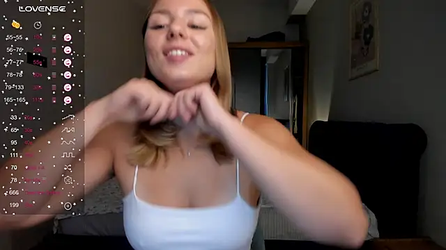 Snapshot of ThreeshaWhite chatting on 10, 9, 2025 ThreeshaWhite online show from 10, 9, 2025