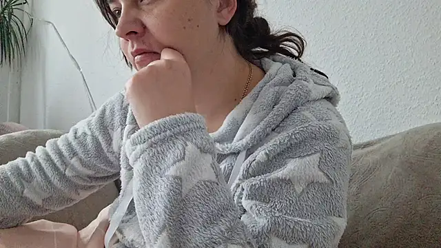 Snapshot of Cyndee_Winter chatting on 4, 10, 2025 Cyndee Winter online show from 4, 10, 2025