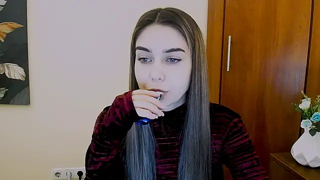 Snapshot of Lili_magic chatting on 5, 2, 2025 Lili magic online show from 5, 2, 2025