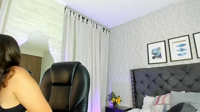 emma  smith1 online show from 6, 2, 2025